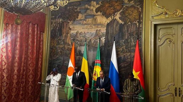 የሩሲያ ውጭ ጉዳይ ሚኒስትር እና የሳህል ሀገራት ህብረት ውይይታቸውን ተከትሎ ጋዜጣዊ መግለጫ ሰጥተዋል - Sputnik አፍሪካ