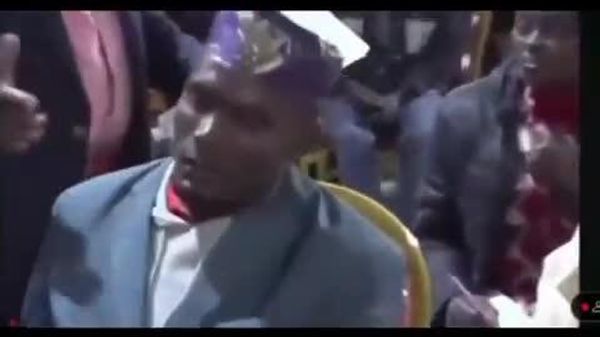 #viral| የኬኒያ ሰባኪ አገልግሎት እየተሰጠ ባለበት ወቅት ያንቀላፋውን ምዕመን በጥፊ ተማቱ - Sputnik አፍሪካ