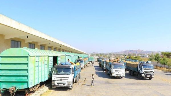 ከ10 ነጥብ 6 ሚሊየን ኩንታል በላይ የአፈር ማዳበሪያ ወደ ሀገር ውስጥ መግባቱ ተገለፀ - Sputnik አፍሪካ