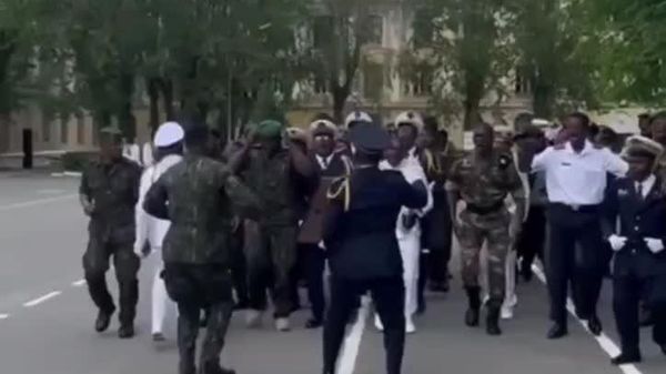 #viral| የምርቃት ደስታ፦ የማሊ እና የጊኒ ካዴቶች በሩሲያ ቀልብ የሚስብ ወታደራዊ ሰልፍ አካሂደዋል - Sputnik አፍሪካ