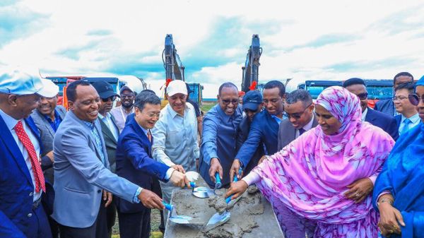 ሀገራዊና ዓለም አቀፋዊ የገበያ ተደራሽነትን ያሳድጋል የተባለው የሜኢሶን- ድሬዳዋ የፍጥነት መንገድ ግንባታ ተጀመረ - Sputnik አፍሪካ