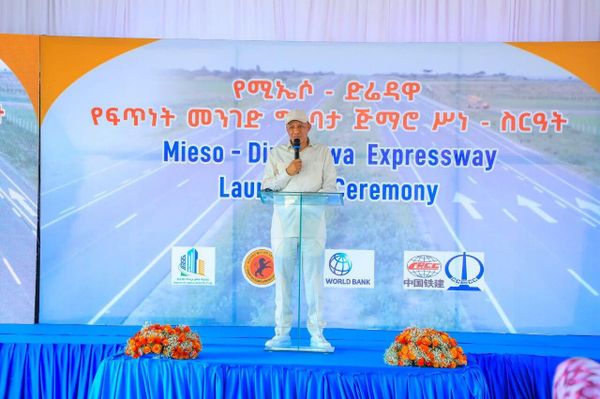 ሀገራዊና ዓለም አቀፋዊ የገበያ ተደራሽነትን ያሳድጋል የተባለው የሜኢሶን- ድሬዳዋ የፍጥነት መንገድ ግንባታ ተጀመረ - Sputnik አፍሪካ