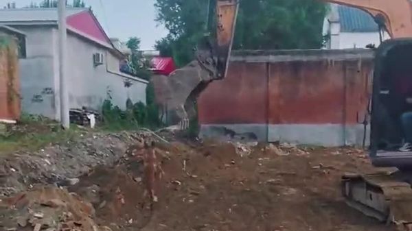 #viral | ኤክስካቫተር እሽክርክሮሽ መሆን ይችላል? ይህ ውሻ ቢመልስ፤ ‘አዎ’ እንደሚል ጥርጥር የለውም! - Sputnik አፍሪካ