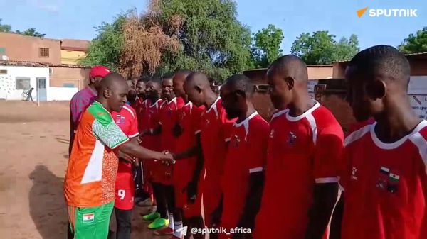 የሩሲያና ኒጀርን ወዳጅነት የሚዘክር እግር ኳስ ጨዋታ በኒያሜ ተካሄደ - Sputnik አፍሪካ