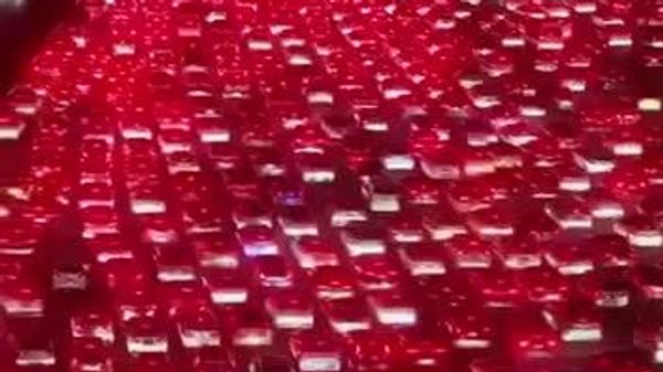 #viral የቻይና ብሔራዊ ቀን እና የመኽር አጋማሽ ፌስቲቫል ተከትሎ የተከሰተው የትራፊክ መጨናነቅ አውራ መንገዶችን ወደ መኪና ማቆሚያ ቀየራቸው - Sputnik አፍሪካ