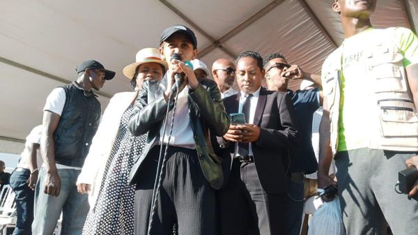 የማዳጋስካር ተቃዋሚዎች ፕሬዝዳንቱ በ48 ሰዓታት ውስጥ እንዲነሱ አስጠነቀቁ - Sputnik አፍሪካ