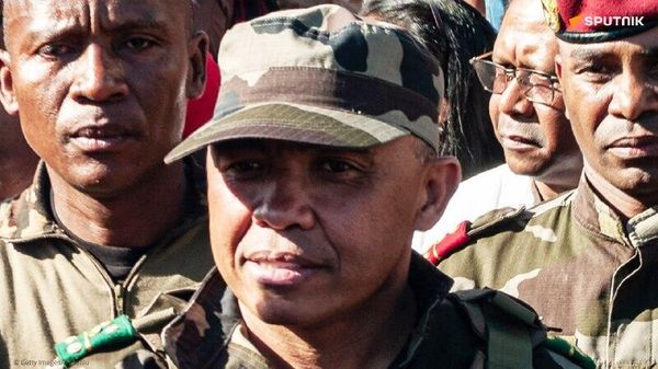 የማዳጋስካር ወታደርዊ ኮለኔል ሚካኤል ራንድሪያኒሪና በቀጣይ ቀናት የሀገሪቱ ፕሬዝዳንት ሆነው ቃለ መኃላ ይፈፅማሉ ተብሎ እንደሚጠበቅ መገናኛ ብዙኃን እየዘገቡ ነው፡፡ - Sputnik አፍሪካ