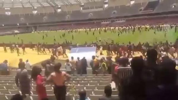 የቀድሞ ጠቅላይ ሚኒስትር ራይላ ኦዲንጋን ለመሰናበት በርካቶች ናይሮቢ በሚገኘው የካሳራኒ ስታዲየም ተሰባሰበዋል - Sputnik አፍሪካ