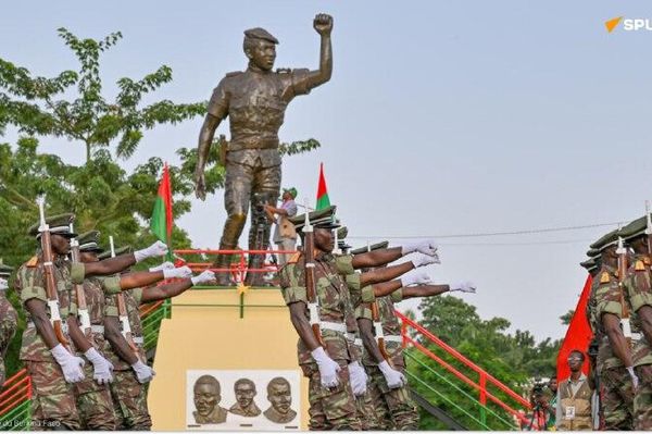 ቡርኪና ፋሶ ለቀድሞ መሪዋ ቶማስ ሳንካራ መታሰቢያ ወርሃዊ ወታደራዊ ሥነ-ሥርዓት አወጀች ቡርኪና ፋሶ ለቀድሞ መሪዋ ቶማስ ሳንካራ መታሰቢያ ወርሃዊ ወታደራዊ ሥነ-ሥርዓት አወጀች - Sputnik አፍሪካ