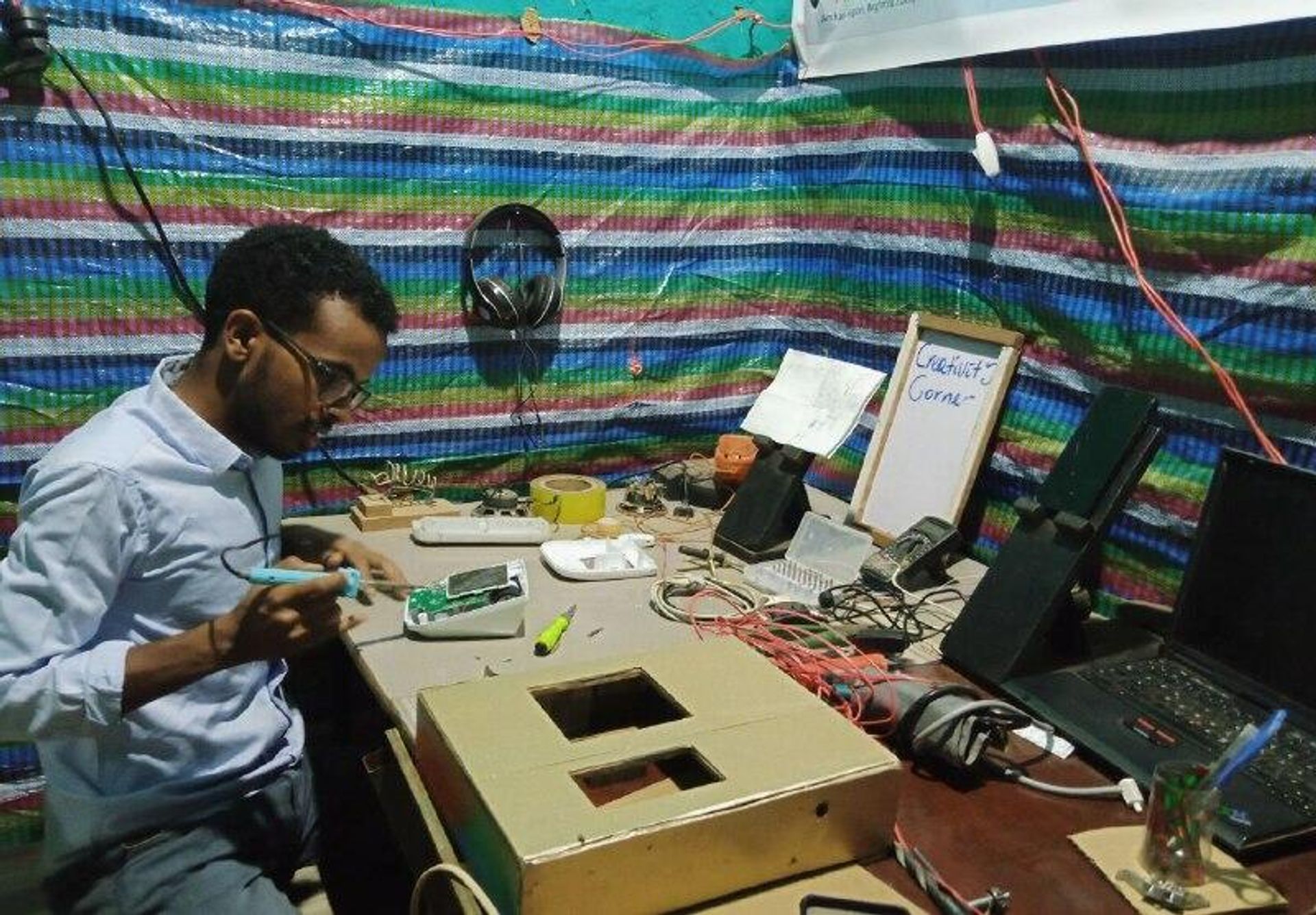 ችግር የፈጠራ እናት ናት፦ የታካሚዎች መቆጣጠሪያ (ሞኒተር) የሠራው ኢትዮጵያዊ ዶክተር - Sputnik አፍሪካ, 1920, 20.10.2025