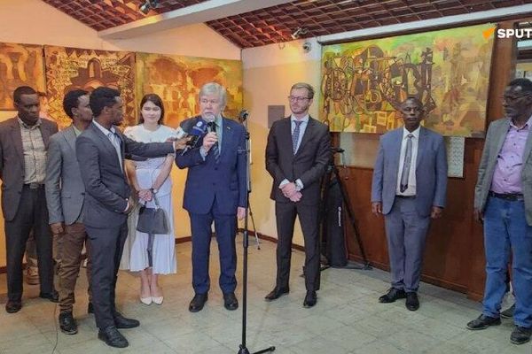 የኢትዮጵያውያን አርቲስቶች የስዕል እና የቅርጻ ቅርጽ አውደ ርዕይ በሩሲያ የሳይንስ እና ባሕል ማዕከል ተከፈተ - Sputnik አፍሪካ
