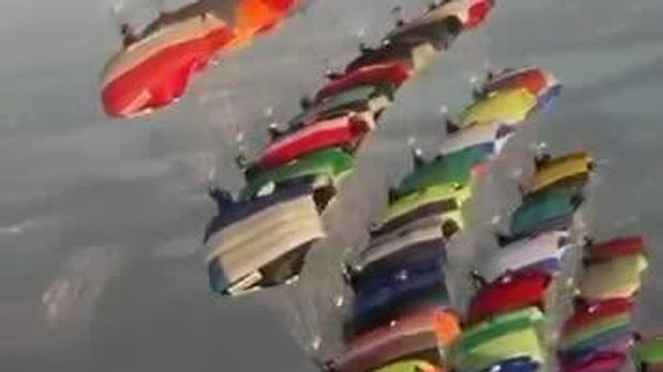 #viral| 🪂 104 የፓራሹት ዘላዮች በተናበበ የአየር ላይ አሰላለፍ የ18 ዓመት የዓለም ክብረ ወሰን ሰበሩ - Sputnik አፍሪካ