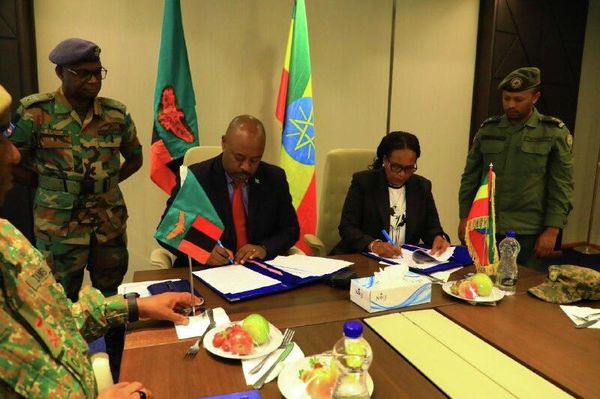ኢትዮጵያና ዛምቢያ በወታደራዊ መስክ በትብብር ለመስራት የሚያስችል ስምምነት ተፈራረሙ ኢትዮጵያና ዛምቢያ በወታደራዊ መስክ በትብብር ለመስራት የሚያስችል ስምምነት ተፈራረሙ - Sputnik አፍሪካ