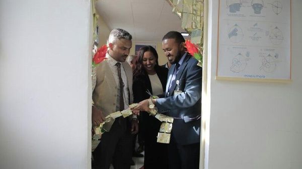 በኢትዮጵያ የመጀመሪያው በመግነጢሳዊ ኃይል የነርቭ ሴሎችን በማነቃቀት የሚሰጥ የጭንቀት ህክምና አገልግሎት በይፋ ተጀመረ - Sputnik አፍሪካ