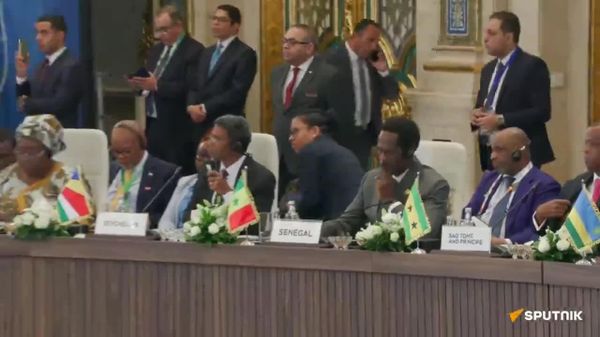 ሙሉ ቪዲዮ፦ የዘመናዊው ዓለም ውጥረቶች በሰላም እና በፍትሕ ላይ የተገነባ የብዝኃ–ዋልታ ሥርዓት ይፈልጋሉ – የሱዳን የካቢኔ ጉዳዮች ሚኒስትር ተናገሩ - Sputnik አፍሪካ