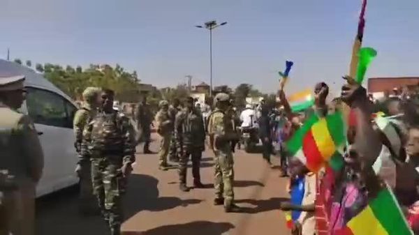 የኒጀሩ መሪ ጄኔራል አብዱራህማኔ ቲያኒ በባማኮ ጎዳናዎች በማሊ ህዝብ ደማቅ አቀባበል ተደረገላቸው - Sputnik አፍሪካ