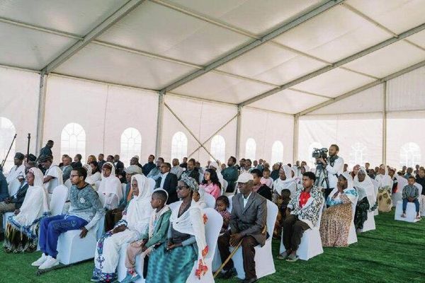 ዐቢይ አሕመድ በቤተሰብ ደረጃ ለ150 ዜጎች የተዘጋጀውን የቱሉ አራራ የተቀናጀ ሞዴል መንደርን በይፋ መረቁ - Sputnik አፍሪካ