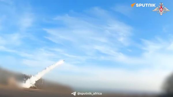 የሩሲያ ኃይሎች በደቡብ ዶኔትስክ አካባቢ የተተኮሱ ከፍተኛ ፍጥነት ያላቸው የመድፍ ጥይቶችንና የሚመሩ ቦምቦችን አከሸፉ - Sputnik አፍሪካ
