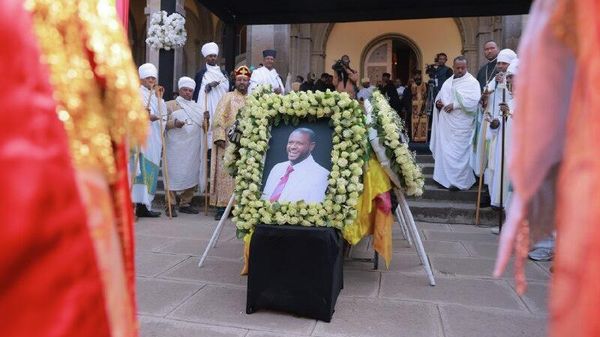 የአርቲስት ነጻነት ወርቅነህ ሥርዓተ ቀብር ተፈጸመ - Sputnik አፍሪካ