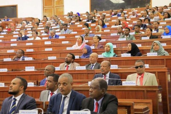 ኢትዮጵያ ከሦስት የብሪክስ አባላት ጋር ፍርደኞችን የማስተላለፍና የወንጀል ተጠርጣሪዎችን አሳልፎ የመስጠት አዋጆችን አፀደቀች - Sputnik አፍሪካ
