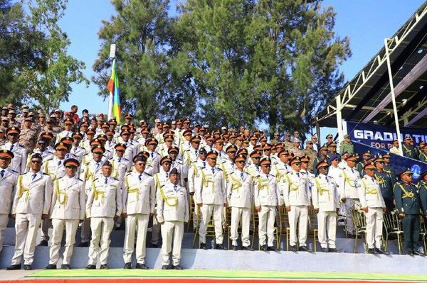 የኢትዮጵያ አየር ኃይል አካዳሚ በተለያዩ የሙያ ዘርፎች ያሠለጠናቸውን አብራሪዎችና ሙያተኞች አስመረቀ - Sputnik አፍሪካ