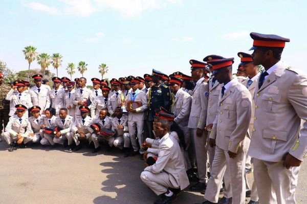 የኢትዮጵያ አየር ኃይል አካዳሚ በተለያዩ የሙያ ዘርፎች ያሠለጠናቸውን አብራሪዎችና ሙያተኞች አስመረቀ - Sputnik አፍሪካ