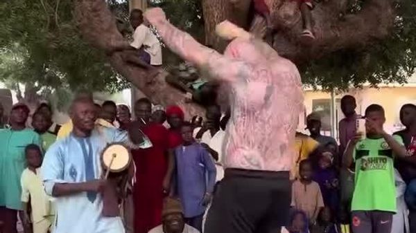 #viral | የዳምቤ ልዩ አቀባበል - ከናይጄሪያውያን የግላዲያተር ቦክሲንግ በአጭሩ ግን በከባዱ ትውውቅ ያደረገው ጎብኚ - Sputnik አፍሪካ
