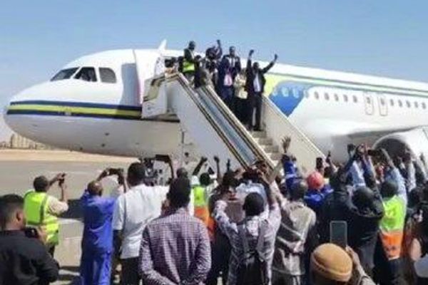 የካርቱም አውሮፕላን ማረፊያ የሱዳን የእርስ በርስ ጦርነት ከተቀሰቀሰ ወዲህ ሁለተኛውን የንግድ በረራ አስተናገደ - Sputnik አፍሪካ