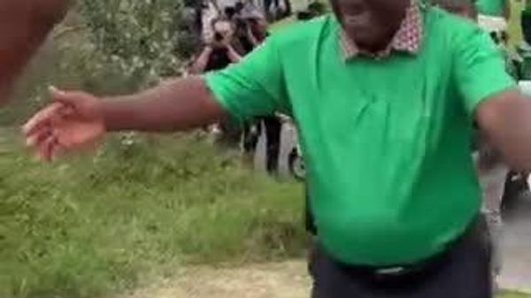 #Viral | የደቡብ አፍሪካው ፕሬዝዳንት ራማፎሳ ከአንዲት ሴት የእርሻ ሰራተኛ ጋር ያደረጉት ቆይታ በማኅበራዊ ሚዲያ ላይ መነጋገሪያ ሆኗል - Sputnik አፍሪካ