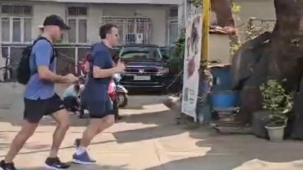#viral| የፈረንሳይ ፕሬዚዳንት ማክሮን በአራተኛው ይፋዊ የህንድ ጉብኝታቸው በሙምባይ በጠዋት ዱብ ዱብ ሲሉ ታይተዋል - Sputnik አፍሪካ