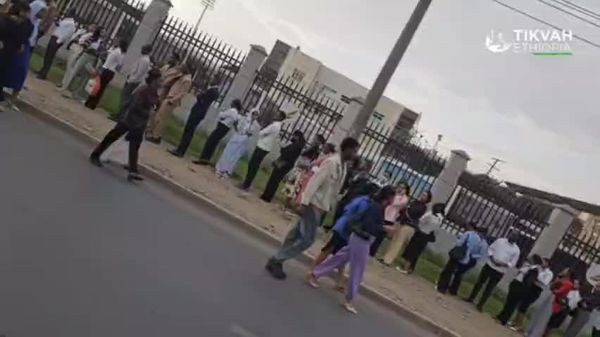 #viral | የተፈታኞች ማዕበል - የኢትዮጵያ አየር መንገድ ዋና መሥሪያ ቤት በሺዎች በሚቆጠሩ የፈተና ወረፋ ጠባቂዎች ተጥለቀለቀ - Sputnik አፍሪካ