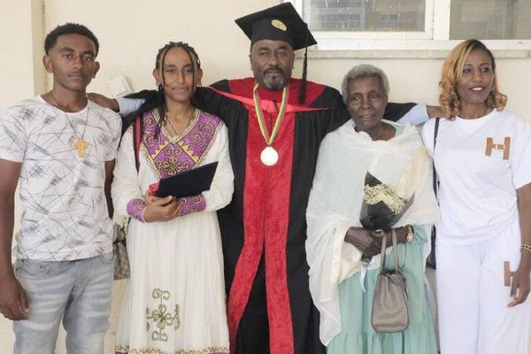 የአእምሮ እስር ሲሰበር፦ ሁለተኛ ዲግሪውን በማዕረግ ያጠናቀቀው የእድሜ ልክ ፍርደኛ - Sputnik አፍሪካ