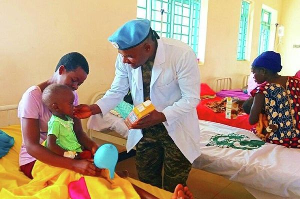 በደቡብ ሱዳን የሚገኘው የኢትዮጵያ ሰላም አስከባሪ 21ኛ ሞተራይዝድ ሻለቃ በዌስተርን ኢኳቶሪያ ኒዛራ ሆስፒታል የመድኃኒትና ድጋፍ አደረገ በደቡብ ሱዳን የሚገኘው የኢትዮጵያ ሰላም አስከባሪ 21ኛ ሞተራይዝድ ሻለቃ በዌስተርን ኢኳቶሪያ ኒዛራ ሆስፒታል የመድኃኒትና ድጋፍ አደረገ - Sputnik አፍሪካ