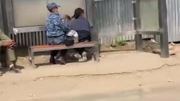 #viral | ፖሊስ እናት፣ ሩህሩህ እጆች – የታዳጊዋን ፀጉር ስትጎነጉን የታየችው የኢትዮጵያ ፌደራል ፖሊስ አባል - Sputnik አፍሪካ