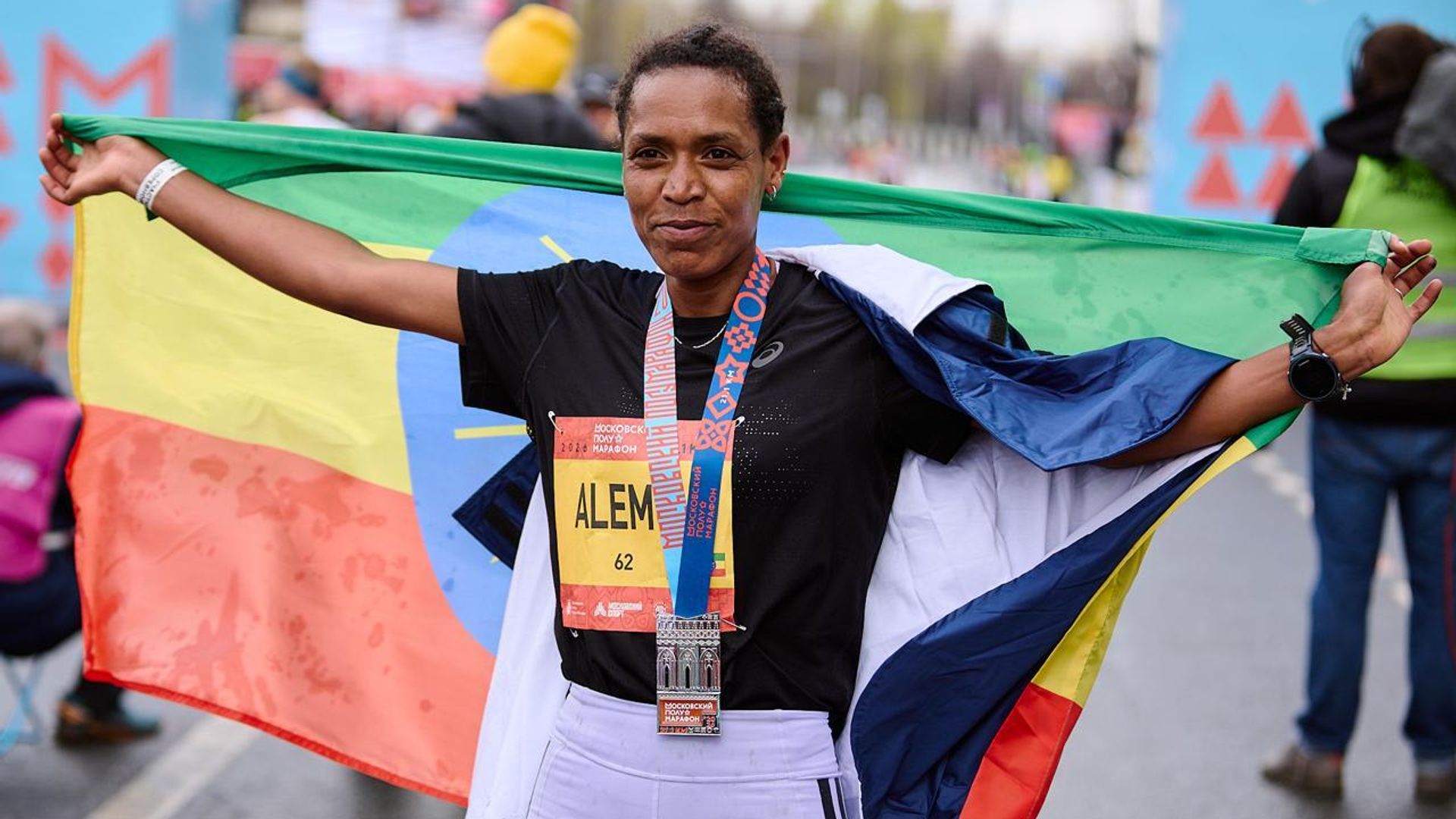 ኢትዮጵያዊቷ አትሌት ፅጌ መለሰ በሞስኮ ግማሽ ማራቶን አዲስ ክብረ ወሰን አስመዘገበች ኢትዮጵያዊቷ አትሌት ፅጌ መለሰ በሞስኮ ግማሽ ማራቶን አዲስ ክብረ ወሰን አስመዘገበች - Sputnik አፍሪካ, 1920, 26.04.2026