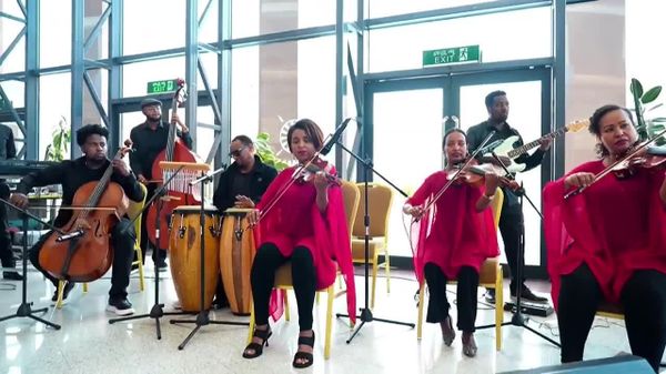 የመዲናይቱን ዘመናዊ ለውጥና የከተማ መልሶ ማልማት ጥረቶች በሰነድ የሚዘክረው አዲስ አበባን እንደ አዲስ (The Remaking of Addis Ababa: Transformation from 2020–2025) የተሰኘው አዲስ መጽሐፍ ከፍተኛ የመንግሥት የሥራ ኃላፊዎች በተገኙበት በይፋ ተመርቋል። - Sputnik አፍሪካ