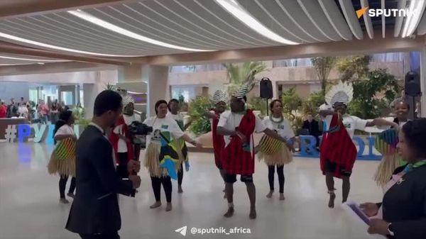 ደማቅ አቀባበል፦ የታንዛኒያ ፕሬዝዳንት በሩሲያ የሕዝቦች ወዳጅነት ዩኒቨርሲቲ ከተማሪዎች ጋር አብረው ደነሱ - Sputnik አፍሪካ