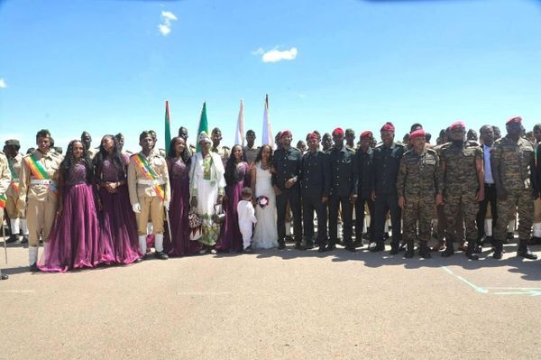 ሰርግ እና ምረቃት ሲገጥም - በአንድ ጀንበር ድርብ ተልዕኮ የተቀበለው ጀማሪ መኮንን ሰርግ እና ምረቃት ሲገጥም - በአንድ ጀንበር ድርብ ተልዕኮ የተቀበለው ጀማሪ መኮንን - Sputnik አፍሪካ
