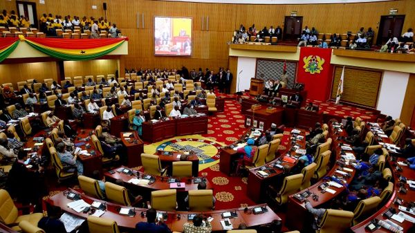 የጋና መንግሥት ፕሬዚዳንታዊ የሥልጣን ዘመን ወደ 5 ዓመት እንዲራዘም እና ዝቅተኛ የመወዳደሪያ ዕድሜ ወደ 35 ዝቅ እንዲል ወሰነ - Sputnik አፍሪካ