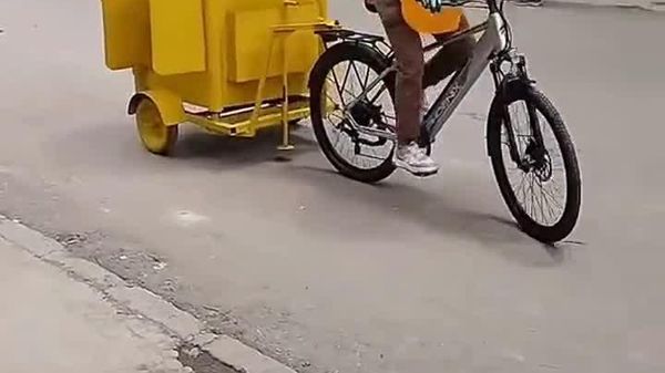 ብስክሌቱን ተንቀሳቃሽ የመፀዳጃ አገልግሎት መስጠት የምትችል አድርጎ ወደ ሥራ የገባው የአዲስ አበባ ነዋሪ - Sputnik አፍሪካ