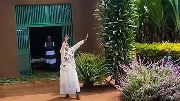 ጸሎት፣ ስግደት እና ምስጋና፦ የእናትነት እውነተኛ ፍቅር የተገለጠበት ዳግም መገናኘት - Sputnik አፍሪካ