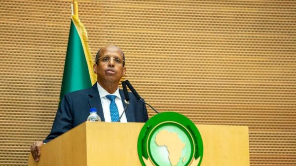 የአፍሪካ ኅብረት ኮሚሽን በዚምቧቤ ላይ የተጣሉ ማዕቀቦች ያለምንም ቅድመ ሁኔታ እንዲነሱ ጠየቀ - Sputnik አፍሪካ